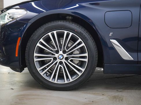 Used 2018 BMW 530e xDrive w/ Premium Package 2 AWD/4WD image 28