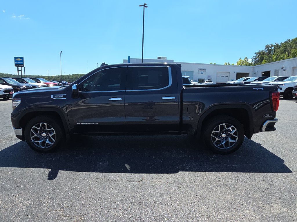 Used 2022 GMC Sierra 1500 SLT w/ SLT Convenience Package AWD/4WD image 5
