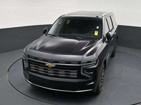 Used 2026 Chevrolet Suburban High Country AWD/4WD image 18