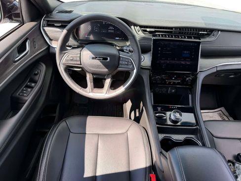 Used 2025 Jeep Grand Cherokee Limited image 15