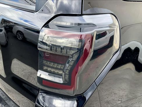 Used 2020 Toyota 4Runner TRD Off-Road AWD/4WD image 32