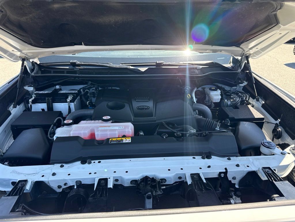 Used 2025 Toyota Tundra SR5 AWD/4WD image 27