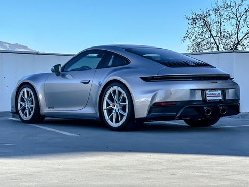 Used 2025 Porsche 911 Carrera GTS image 3