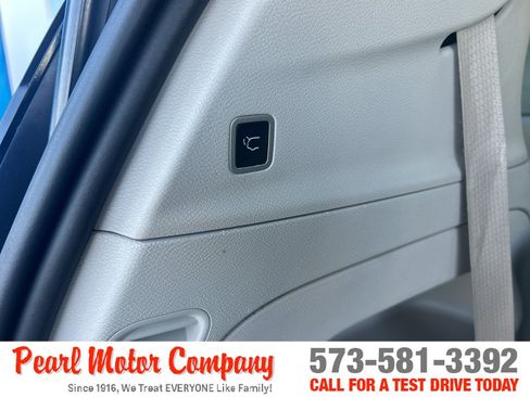 Used 2024 Chrysler Pacifica Touring-L FWD image 22