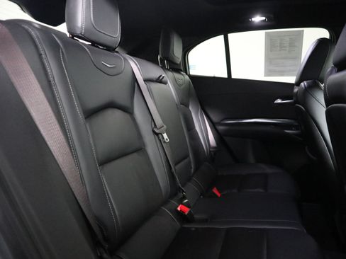 Used 2023 Cadillac XT4 Luxury w/ Cold Weather Package FWD image 21