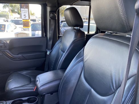Used 2017 Jeep Wrangler Unlimited Sahara AWD/4WD image 13