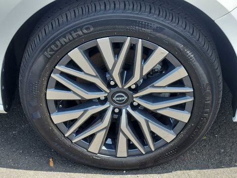 Used 2025 Nissan Altima 2.5 SV AWD/4WD image 8