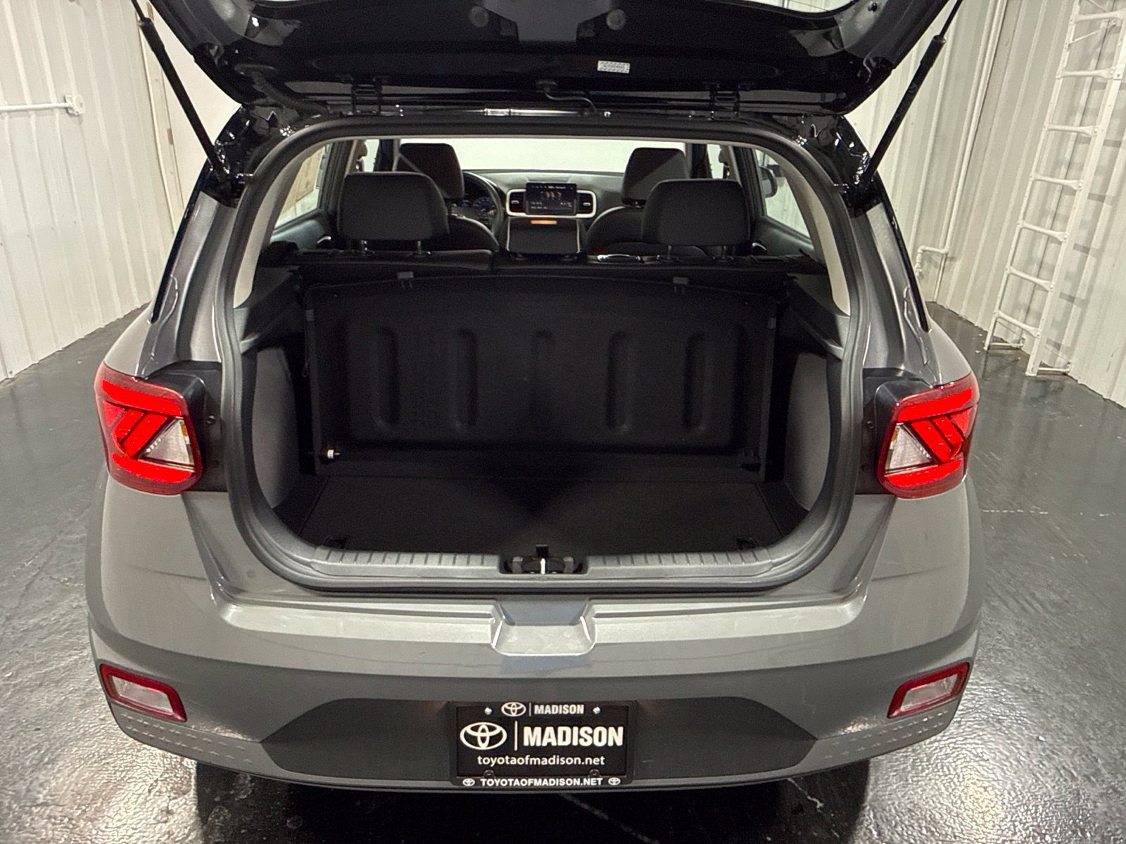 Used 2022 Hyundai Venue Limited FWD image 41