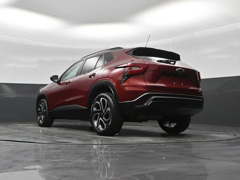 Used 2025 Chevrolet Trax RS w/ Sunroof Package image 22