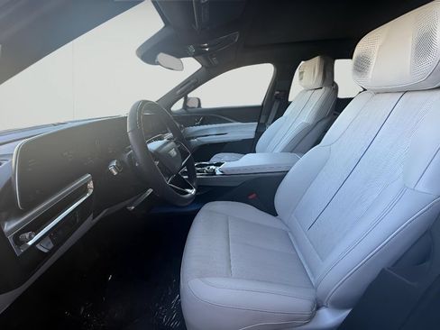 Used 2024 Cadillac Lyriq Luxury w/ LPO, Floor Liner Package AWD/4WD image 10