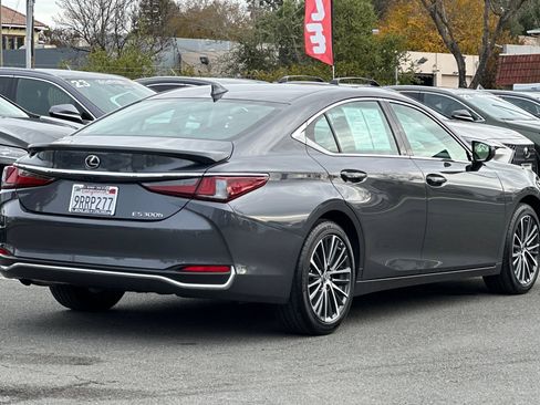 Certified 2025 Lexus ES 300h w/ Premium Package image 4