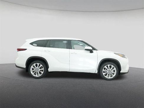 New 2026 Toyota Highlander Limited image 27