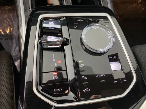 Used 2024 BMW 760i xDrive image 23