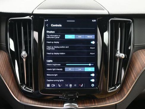 Used 2023 Volvo XC60 B5 Ultimate w/ Protection Package Premier image 19