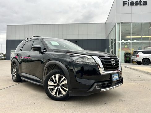 Certified 2023 Nissan Pathfinder SL image 1