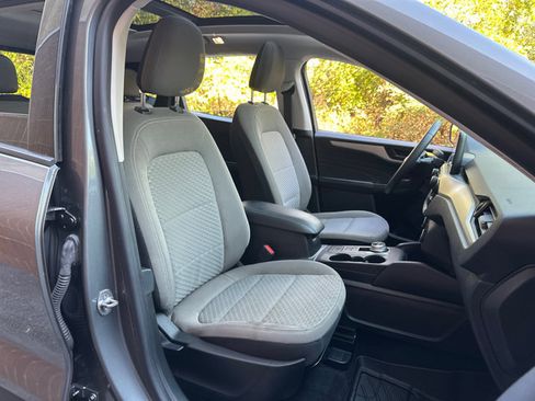 Used 2022 Ford Escape SE w/ SE Sport Appearance Package image 35