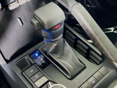 Certified 2025 Toyota Tacoma TRD Off-Road AWD/4WD image 15