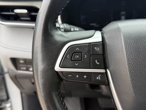 Used 2023 Toyota Highlander Limited FWD image 13