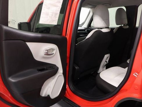 Used 2022 Jeep Renegade Latitude image 12