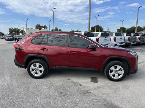 Used 2020 Toyota RAV4 XLE w/ Convenience Package FWD image 4