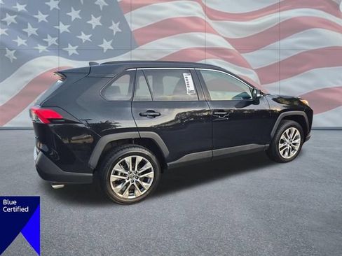 Used 2022 Toyota RAV4 XLE Premium FWD image 3