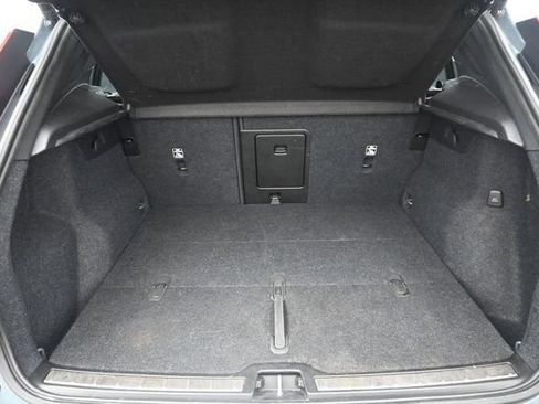 Used 2023 Volvo XC40 B4 Ultimate FWD image 32