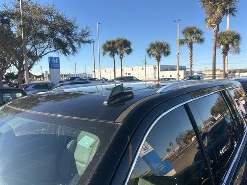 Used 2021 GMC Yukon XL Denali w/ Denali Premium Package image 12