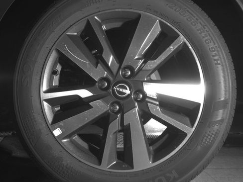 Used 2025 Nissan Versa SV image 14