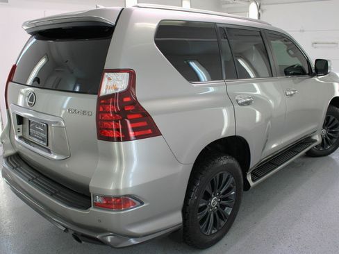 Used 2022 Lexus GX 460 Premium w/ Accessory Package AWD/4WD image 26