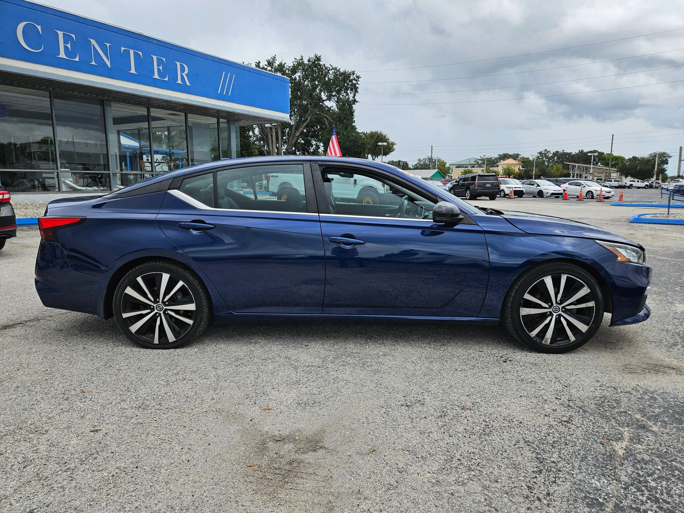 Used 2020 Nissan Altima 2.5 SR w/ Premium Package FWD image 8