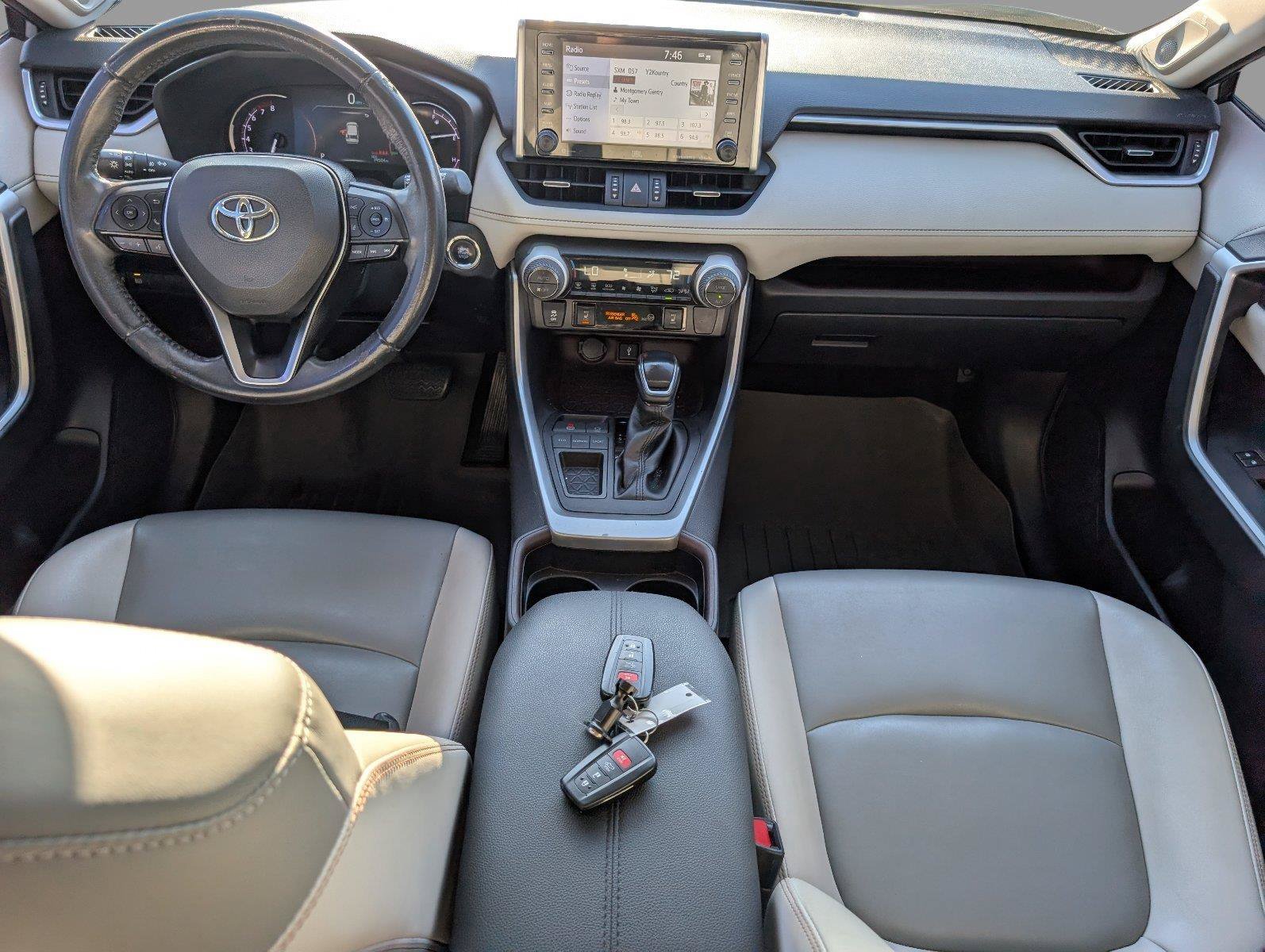 Used 2020 Toyota RAV4 Limited FWD image 33