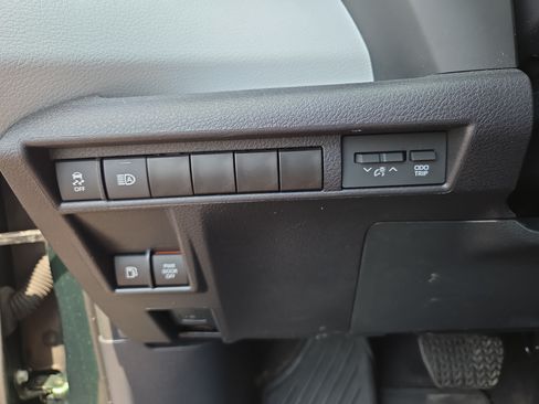 Used 2025 Toyota Sienna LE w/ LE Plus Package AWD/4WD image 28