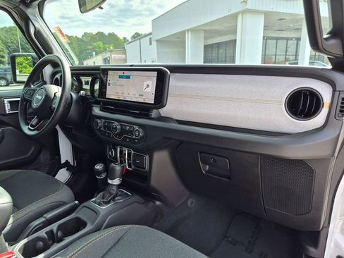 Used 2025 Jeep Gladiator Sport AWD/4WD image 29