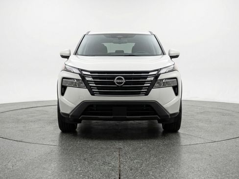 Used 2025 Nissan Rogue SV AWD/4WD image 2