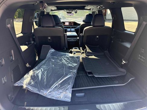 Used 2026 INFINITI QX80 4WD w/ Sport Exterior Package image 31