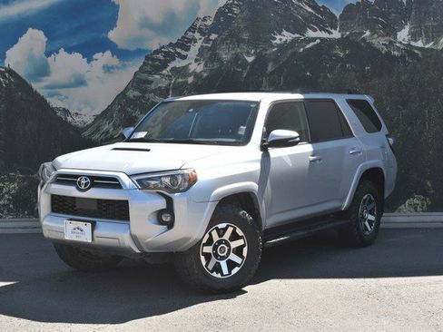 Used 2024 Toyota 4Runner TRD Off-Road Premium AWD/4WD image 6