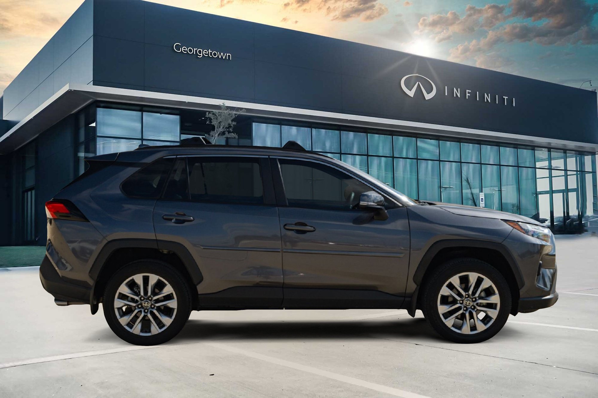 Used 2024 Toyota RAV4 XLE Premium FWD image 4