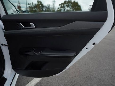 Used 2022 Kia K5 LXS image 23