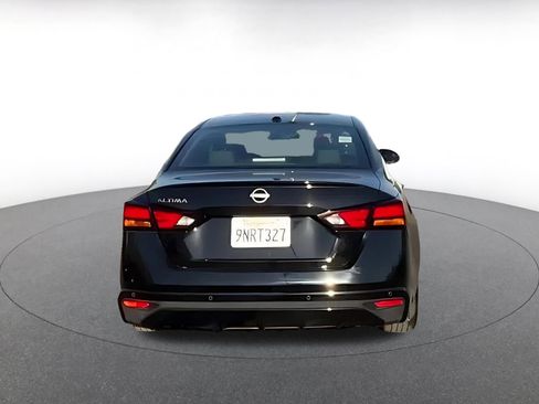 Used 2025 Nissan Altima 2.5 SV FWD image 11
