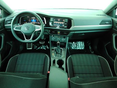 Used 2024 Volkswagen Jetta Sport image 3