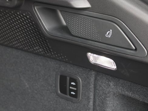 Used 2024 Porsche Macan 4 Electric image 32