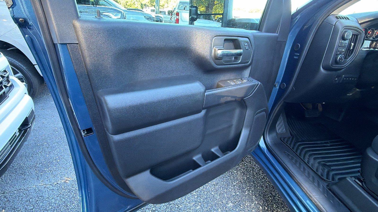 New 2026 Chevrolet Silverado 2500 Custom w/ Custom Value Package AWD/4WD image 15