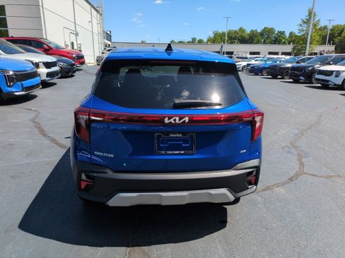 Used 2024 Kia Seltos LX AWD/4WD image 6