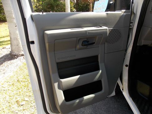 Used 2013 Ford E-350 and Econoline 350 XLT image 20