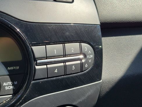 Used 2012 MAZDA MAZDA2 Touring FWD image 25