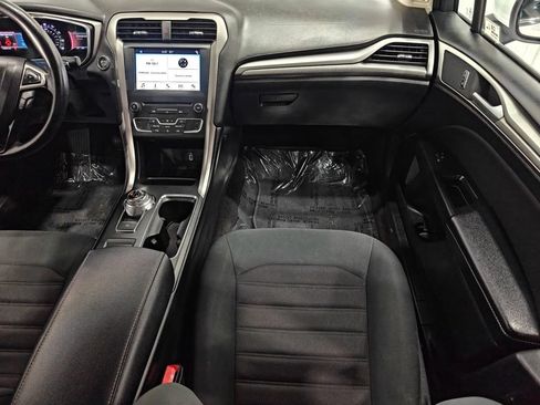 Used 2017 Ford Fusion SE w/ Fusion SE Technology Package FWD image 24