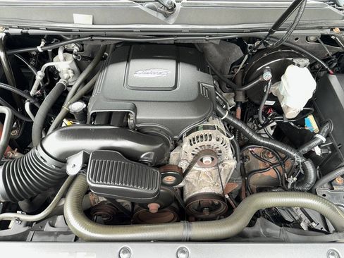 Used 2011 Chevrolet Avalanche LT AWD/4WD image 30