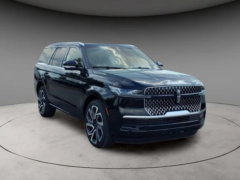 New 2027 Lincoln Navigator Reserve AWD/4WD image 13