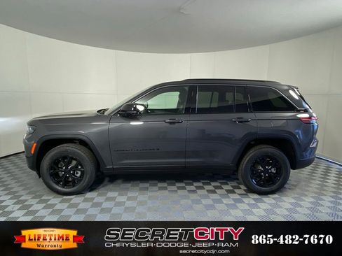 New 2026 Jeep Grand Cherokee Altitude image 4