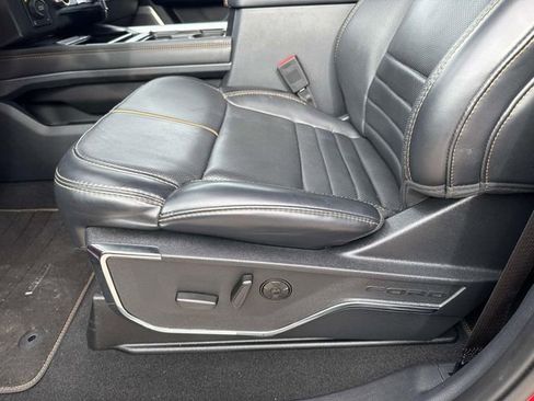 Used 2024 Ford F250 Platinum image 9